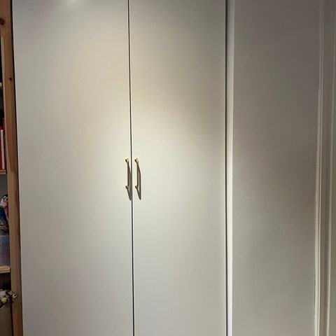 2 hvite dører til Ikea Pax garderobe