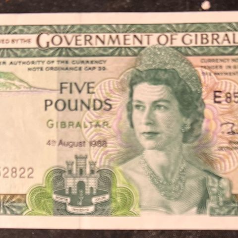 GIBRALTAR.  5 POUND.  1988.  P-21b.   UNC