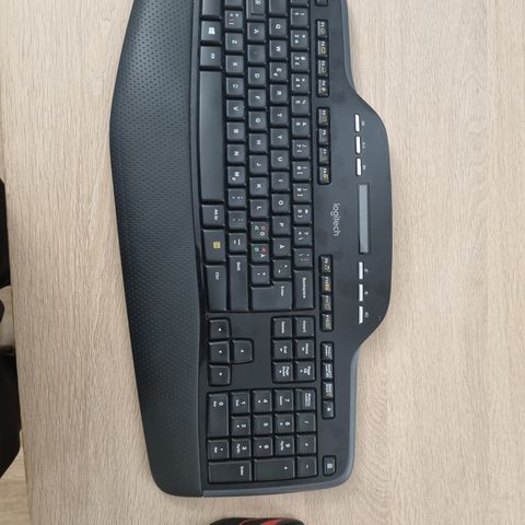 Logitech MK710 Tastatur og M525 mus