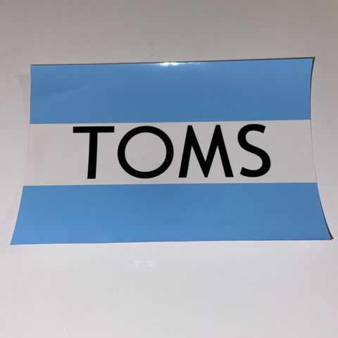 TOMS - klistremerke