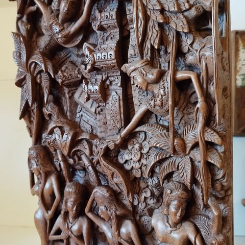 Stor. Gammel.   Tre  utskåret panel -  Bali - Indonesia.    48 cm høyde