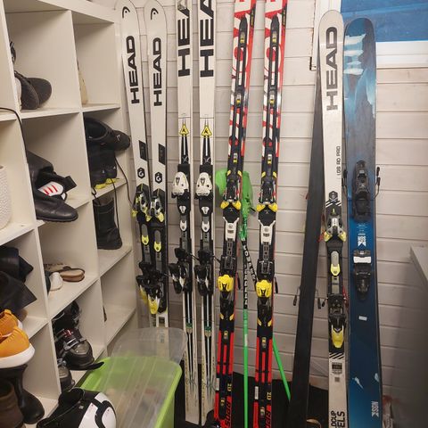 Diverse racing ski som skal selges. slalom.ssl  .super g. utfor. Head og atomic