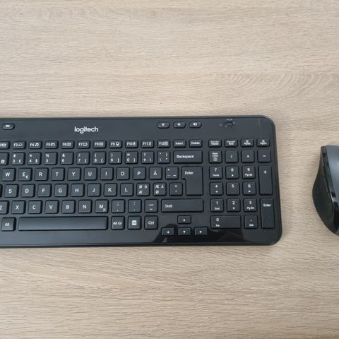 Logitech K360 tastatur og M-R0073 mus