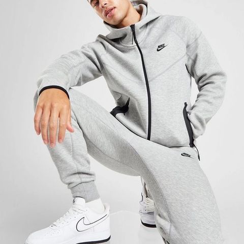 NIKE TRACKSUIT