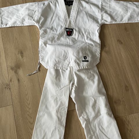 Taekwondo / kampsport drakt str. 120