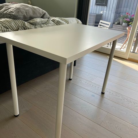 Skrivebord linnmon fra ikea