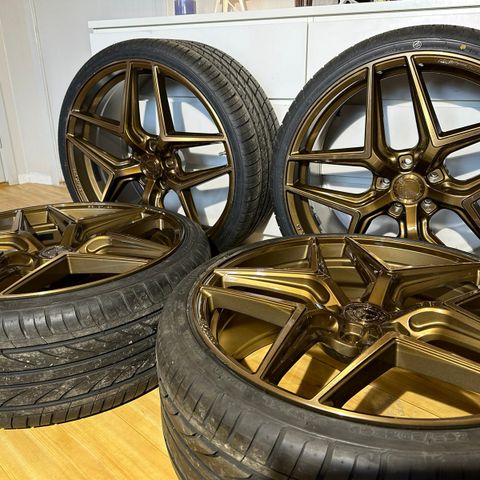 Vertini Concaver CVR2 22’’ 5x114,3 Tesla