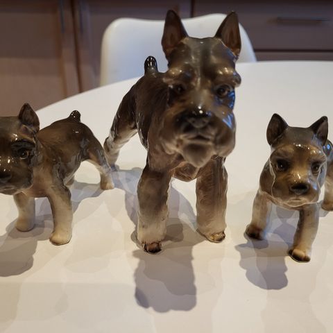 3 stk gamle og nydelige porselens hunder