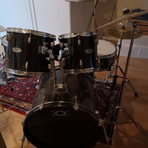 Drumcraft Pure Series + Tama Speed Cobra Pedals selges!