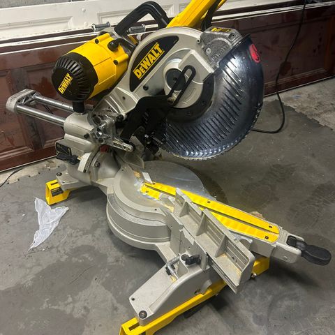 Dewalt kapp og gjærsag DW717XPS-qs