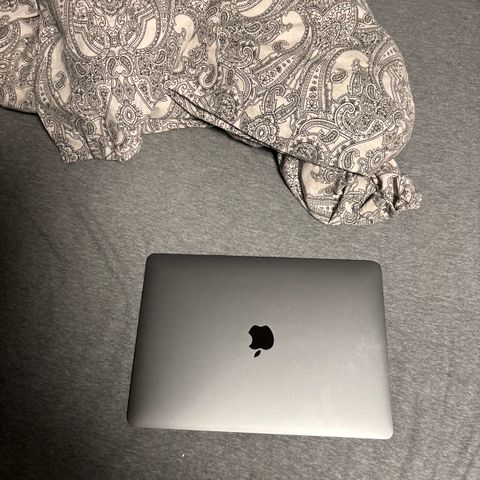 Macbook pro 13 inch m2