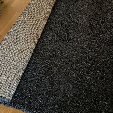 Koksgrå teppe