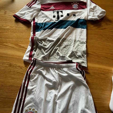 Bayern München bortedrakt 2014-2015