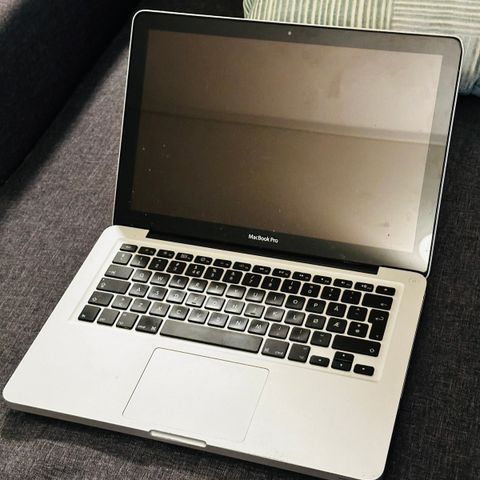 Macbook Pro Mid 2010 med lader