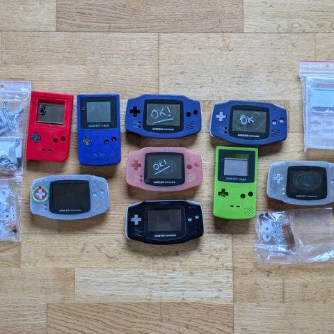 Lot of Gameboy Color / Advance / Pocket parts.