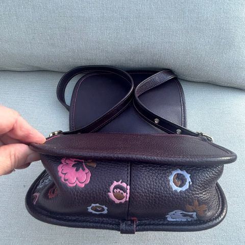 Søt liten COACH Saddle Bag 💜