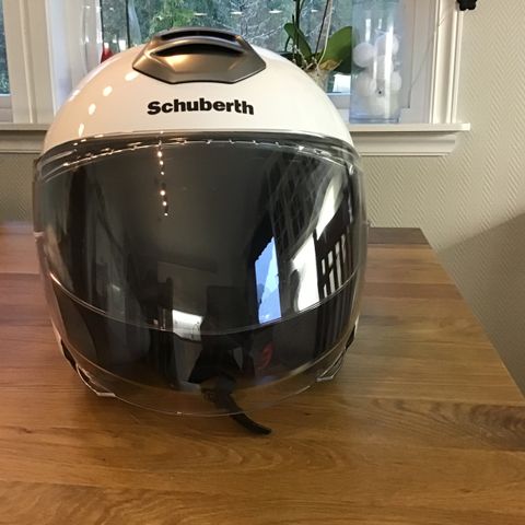 Schuberth Halvhjelm m/ solvesir .61-XL