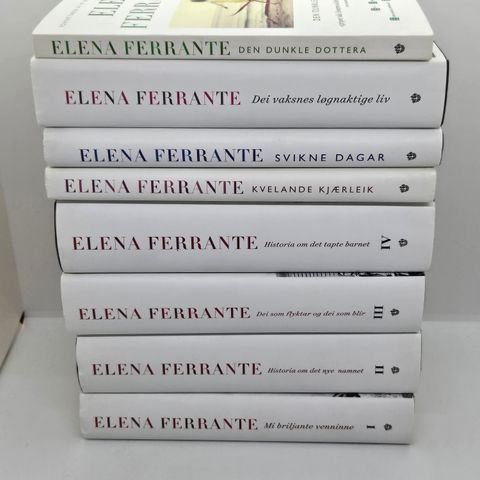 8 stk Elena Ferrante bøker