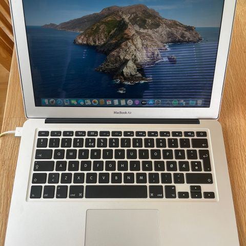 Apple MacBook Air fra 2012 selges