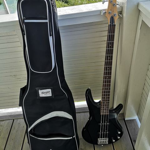 Ibanez bass med liten forsterker