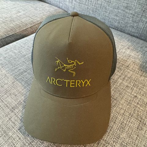 Arcteryx caps one size