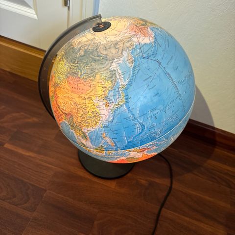 Globus med lys  40cm høyde