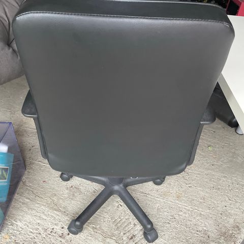 Pent brukt kontorstol til salgs