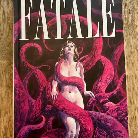 Fatale - Deluxe Edition nr 2. First printing. OOP