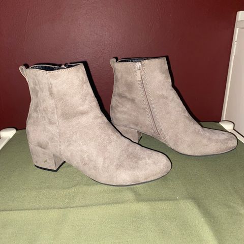 Beige Boots str. 38