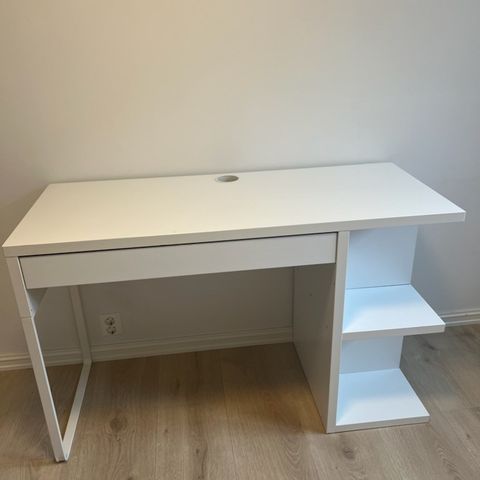 Skrivebord fra ikea