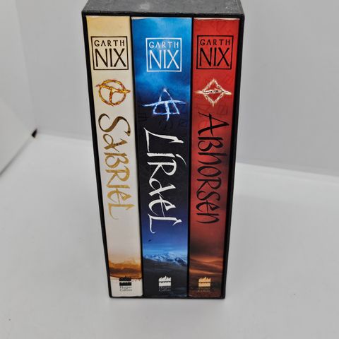 3 stk Garth Nix pocket bøker