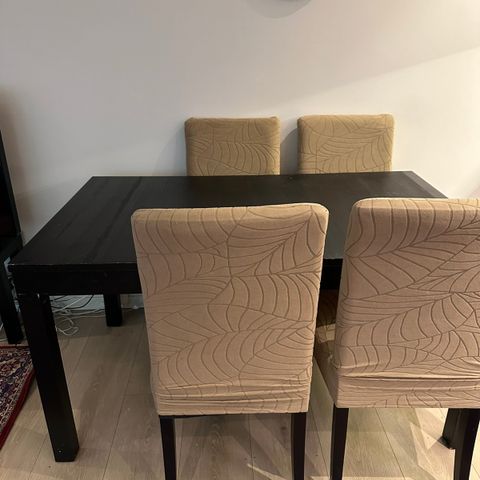 Gi bort spisebord+4 stoler