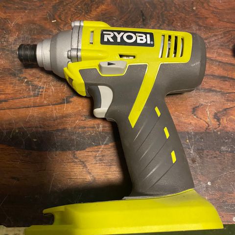 Ryobi vinkelsliper, drill, slagtrekker, ladder 18Volt