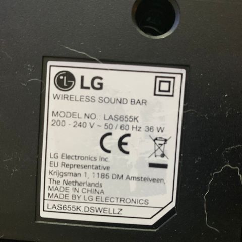 LG lydplanke med subwoofer