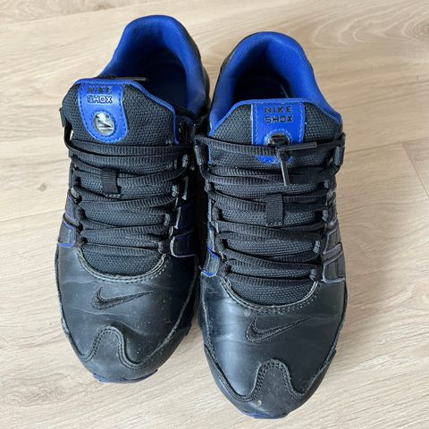 Nike Shox i str 40,5 i svart/blå