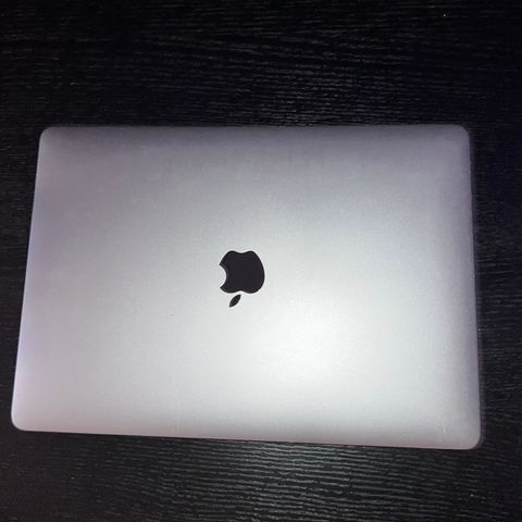 MacBook pro 13" 256gb, nesten ikke brukt