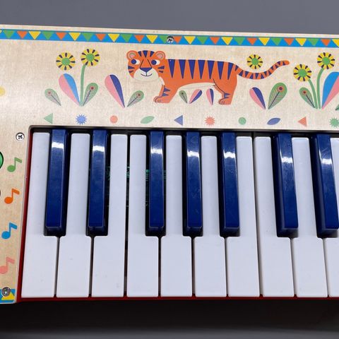 Piano for barn