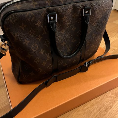 Louis Vuitton Messenger bag