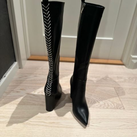 Boots med hoye haler - black