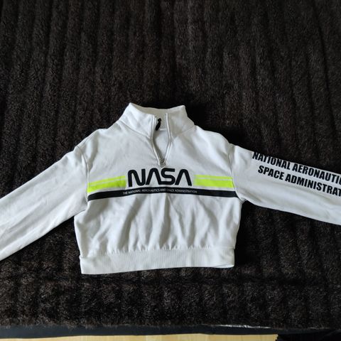 NASA genser fra H&M, pent brukt