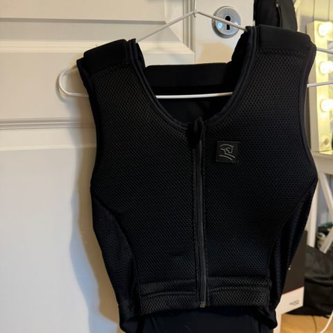 Ridevest - stretchy og konfortabel