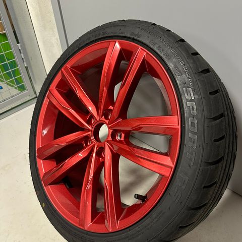 VW originale 18” felger med Westlake sport RS dekk