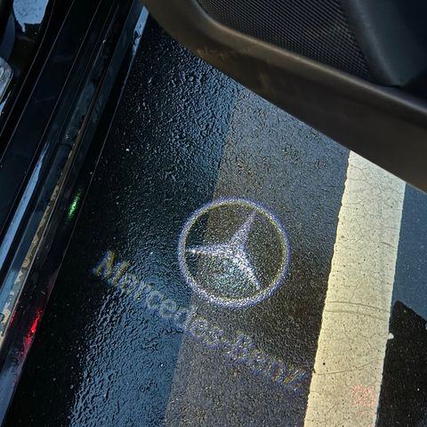 Mercedes Cla lys til døren