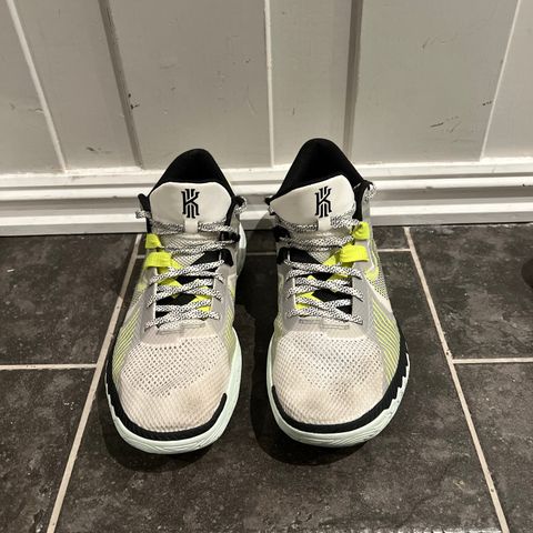 Kyrie 5 flytrap, Basketballsko