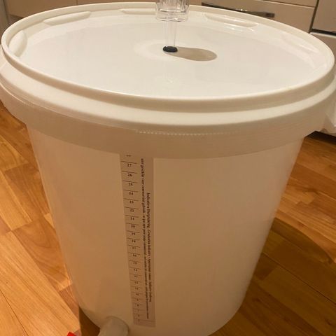 Fermentation bucket / Gjæringskar