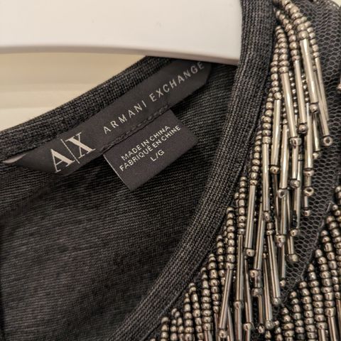 Råtøff Armani Exchange kjole