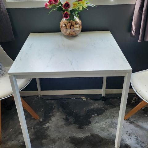 Spisebord hvit marmorlaminat 75x75cm kjøkkenbord