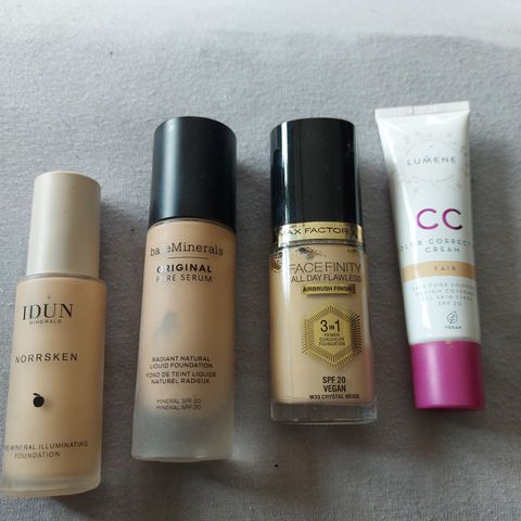 3 stk foundations og én CC Cream