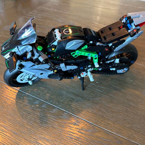 Lego Technic 42170 - Kawasaki Ninja H2R Motorcycle