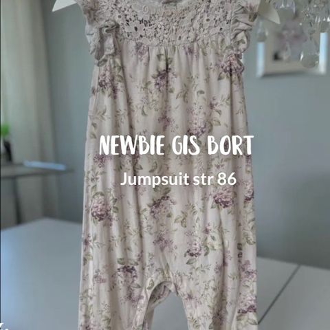 GIS BORT Newbie jumpsuit med søte volanger str 86